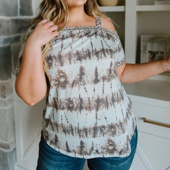 Now N Forever Tops - 🆕 NOW N FOREVER Women’s Plus Size Top 1X Leopard